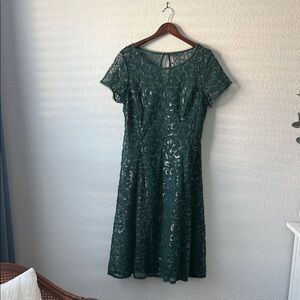 Chic Forest Green Lace Midi Dress